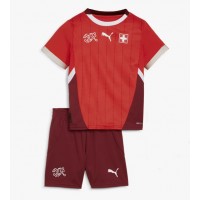 Maglia Calcio Svizzera Prima Divisa Bambino Europei 2024 Manica Corta (+ pantaloncini)